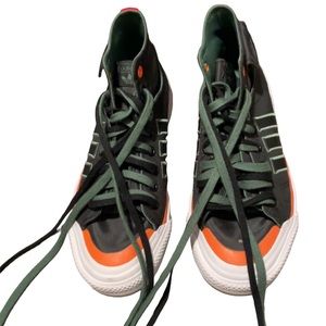 Converse, Adidas, Vans, Prince.